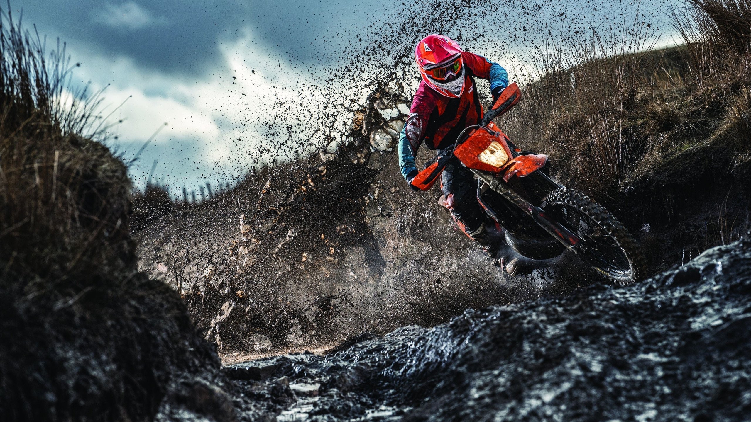 篮球青训注重选手视野拓展与传导意识,篮球青少年实战训练为了什么